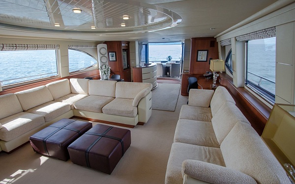 Аренда моторной яхты Azimut 100 Medusa в Дубае, ОАЭ